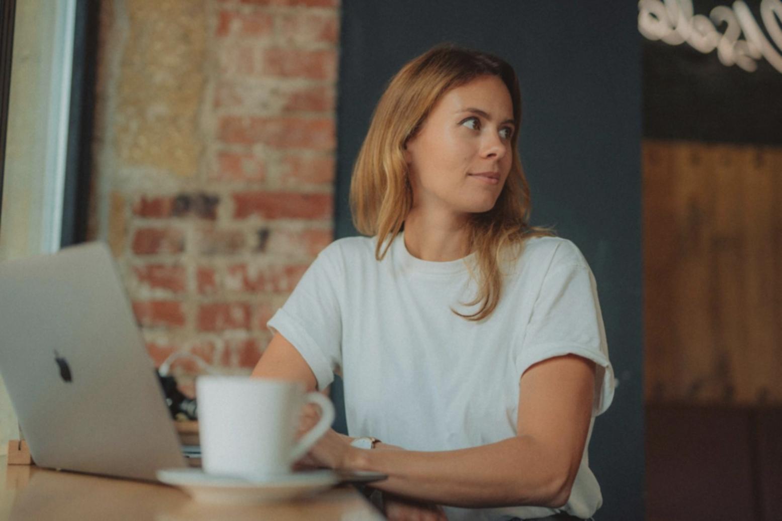 Client consultation demonstrating personalized guidance method